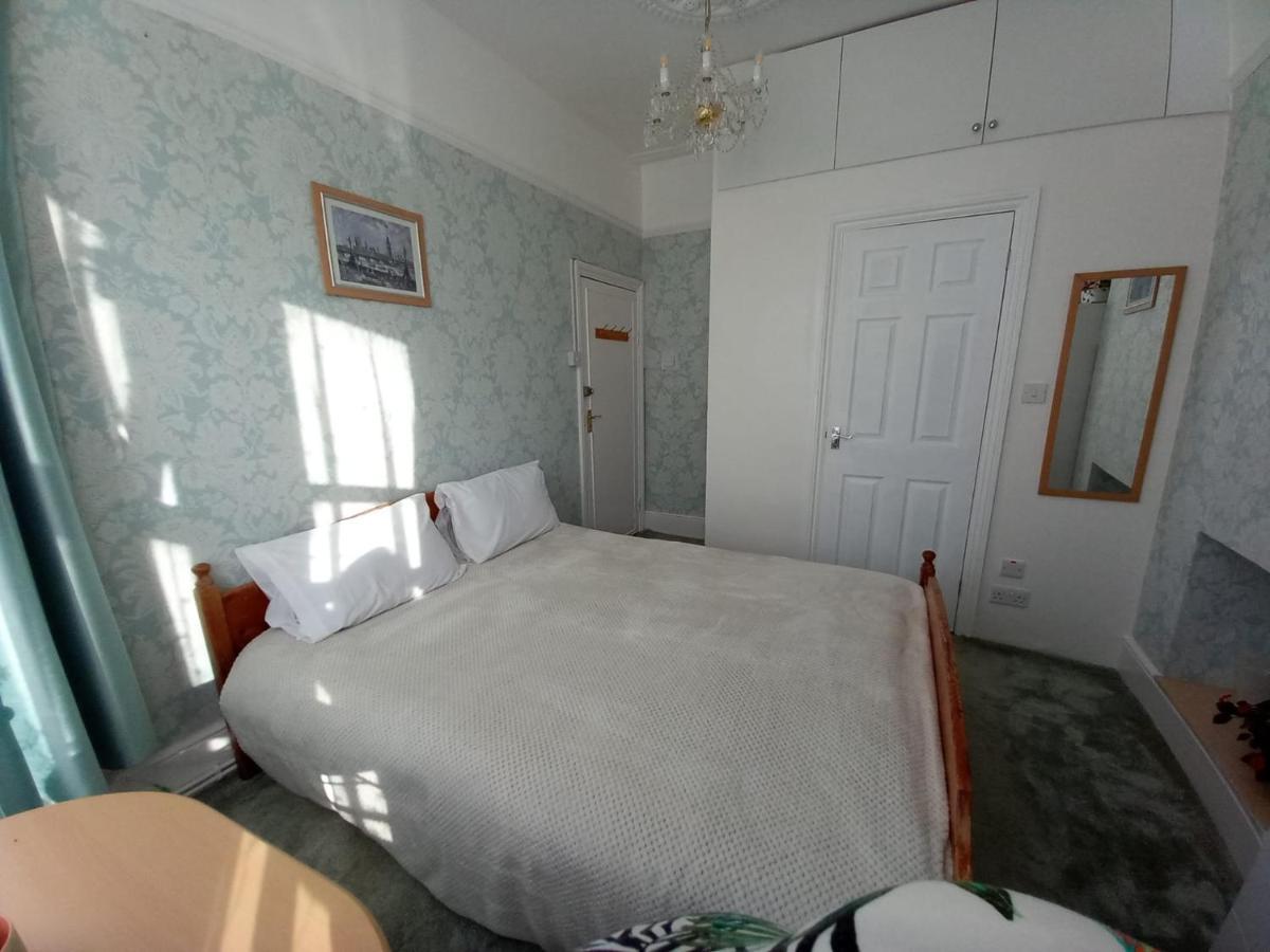 Mari London Holiday Room イルフォード エクステリア 写真