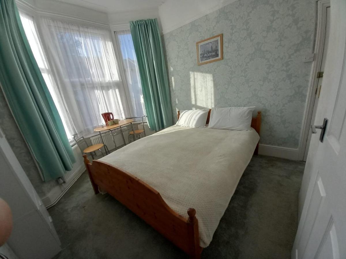 Mari London Holiday Room イルフォード エクステリア 写真