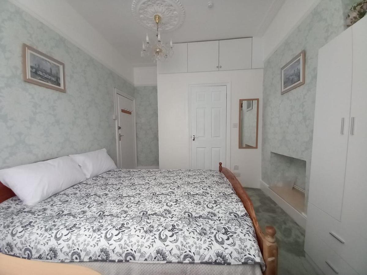 Mari London Holiday Room イルフォード エクステリア 写真