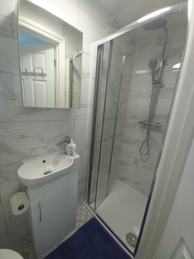 Mari London Holiday Room イルフォード エクステリア 写真