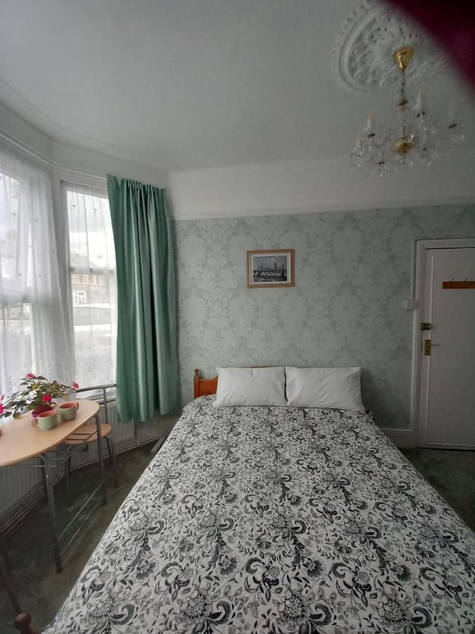 Mari London Holiday Room イルフォード エクステリア 写真