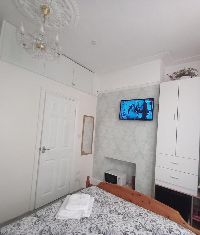 Mari London Holiday Room イルフォード エクステリア 写真